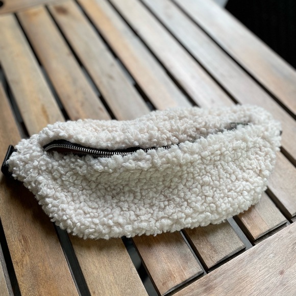 NWOT Harlow Sherpa waist bag - Picture 2 of 5